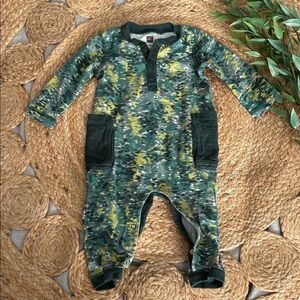 Tea Collection 3-6 months boys oneside footless.‎